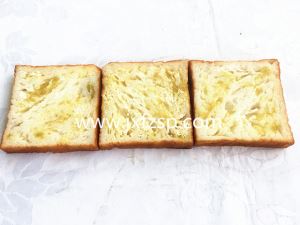 食物仿真 蜜汁芝士面包