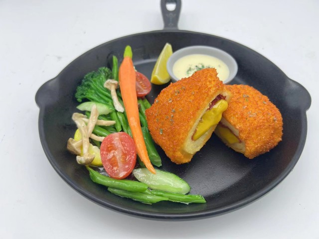 西餐食物模型 黃金雞肉卷釀火腿芝士模型 西餐食物模型 黃金雞肉卷釀火腿芝士模型