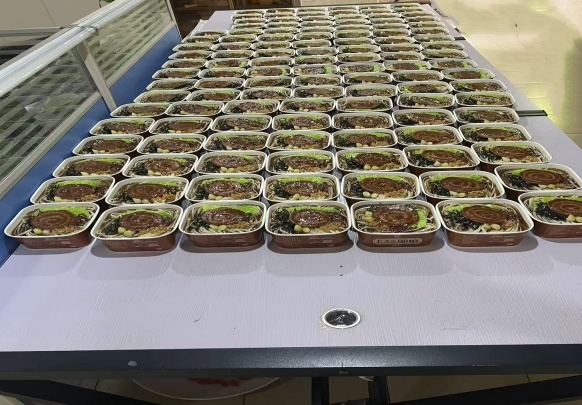 <b>客户定制的方便面叉烧面假菜模型已完成交货</b>